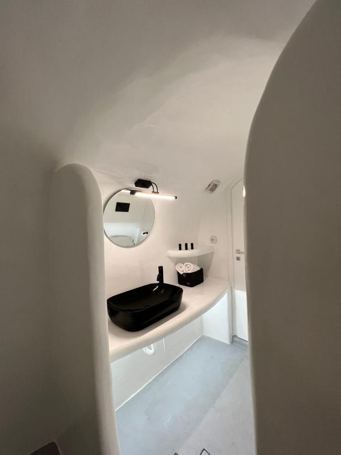 Oinos Luxury Suites Caldera Oia  Exterior photo