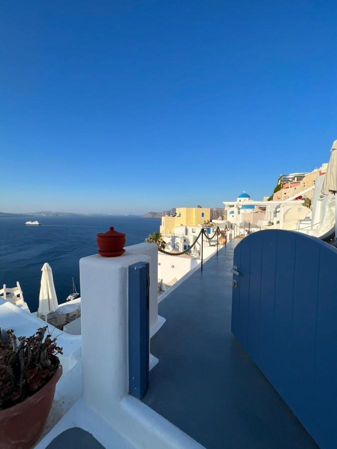 Oinos Luxury Suites Caldera Oia  Exterior photo