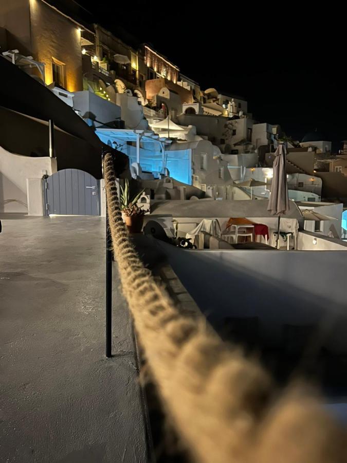 Oinos Luxury Suites Caldera Oia  Exterior photo