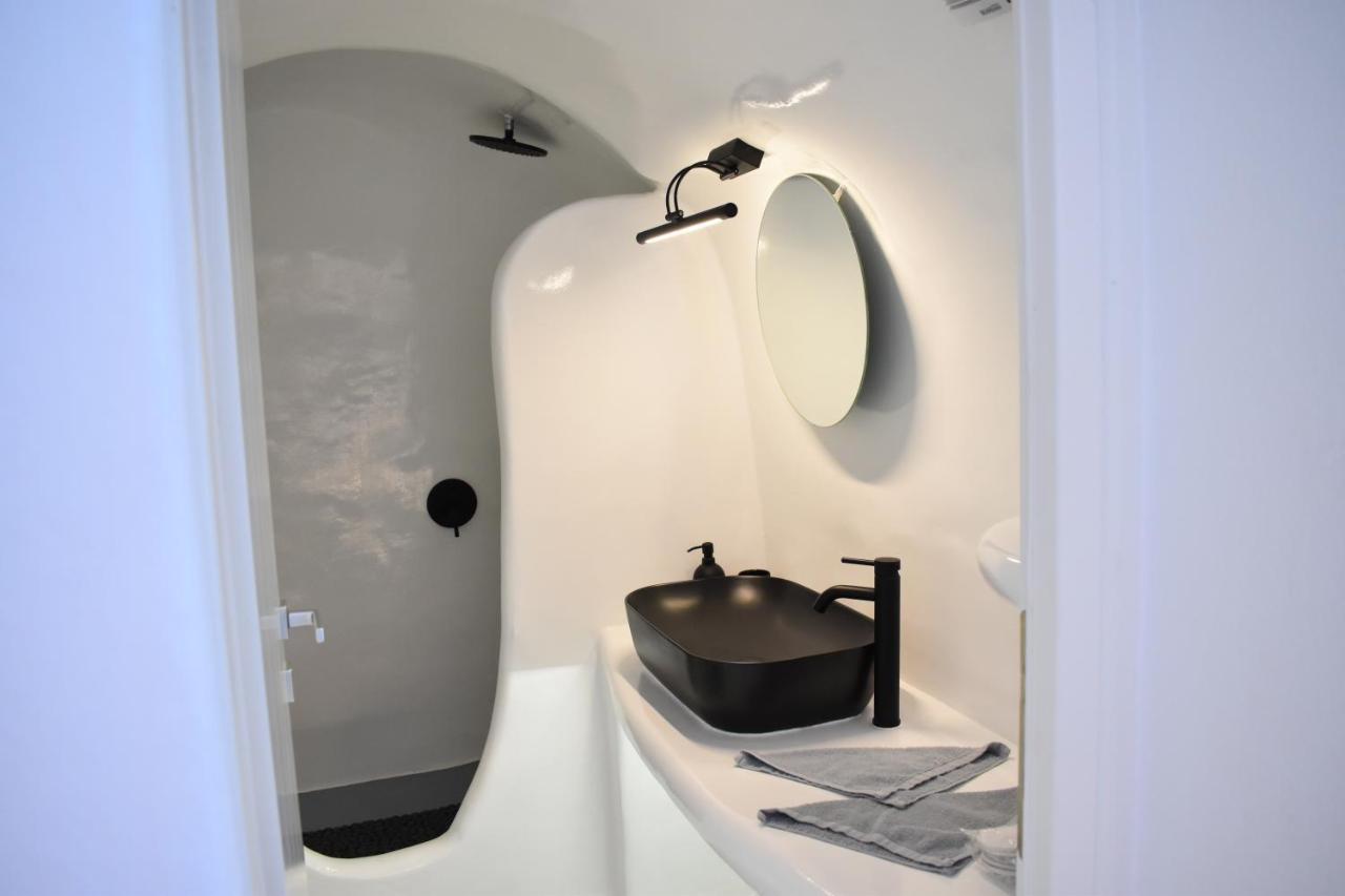 Oinos Luxury Suites Caldera Oia  Exterior photo